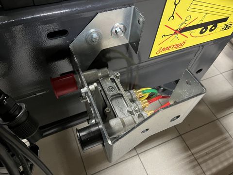 [3379-6492891-13.jpg]