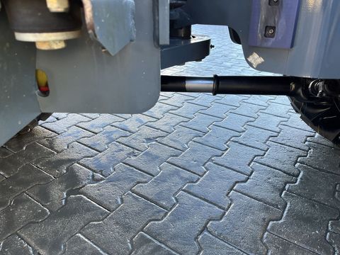 [3379-6518955-11.jpg]