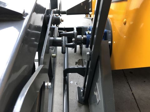 [3379-6519060-6.jpg]