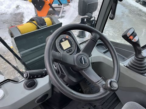 [3379-6614735-18.jpg]