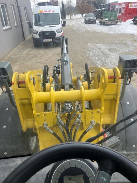 [3379-6634069-5.jpg]