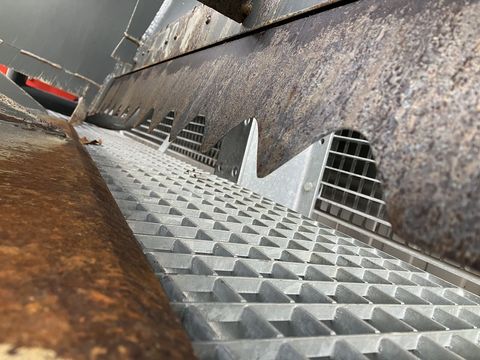 [3379-6638280-3.jpg]