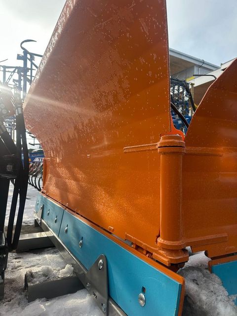 [3379-6646564-2.jpg]