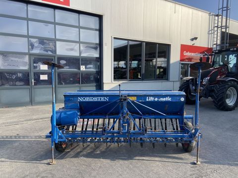 [3379-6646654-2.jpg]