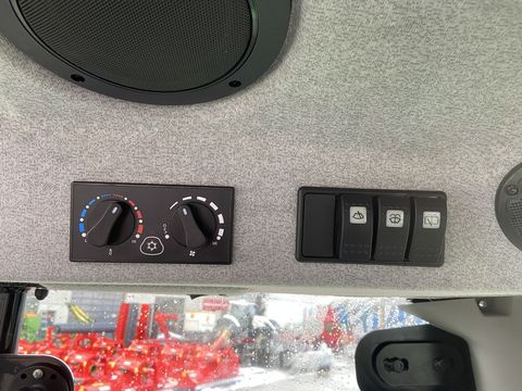 [3379-6664151-12.jpg]