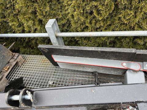 [3379-6667434-2.jpg]