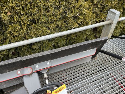 [3379-6667434-3.jpg]