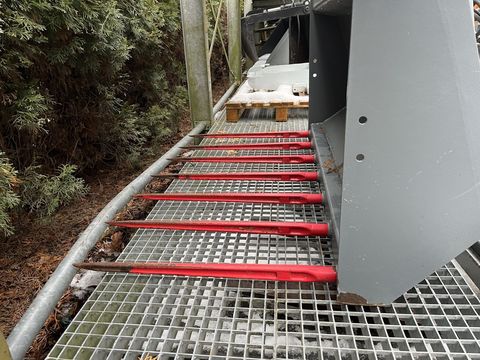 [3379-6667435-2.jpg]