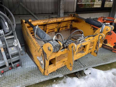 [3379-6667477-0.jpg]