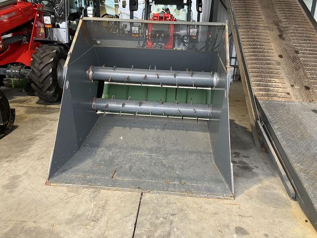 [3379-6725290-0_1.jpg]