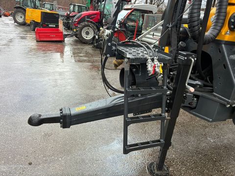 [3379-6746109-3.jpg]