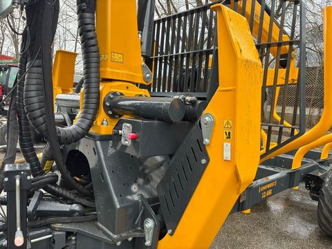 [3379-6746109-5.jpg]