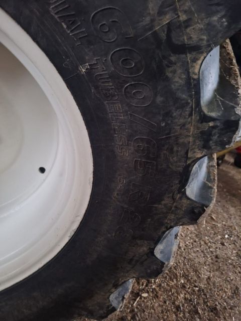 [3379-6765659-9.jpg]