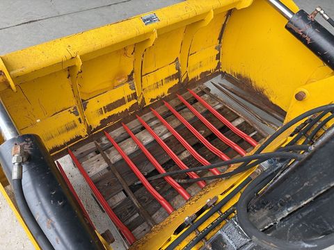 [3379-6765888-6.jpg]