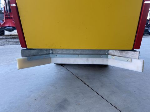 [3379-6853764-2.jpg]
