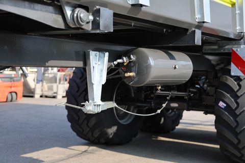 [3379-6875266-5.jpg]