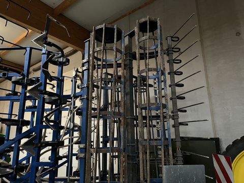 [3379-6896900-10.jpg]