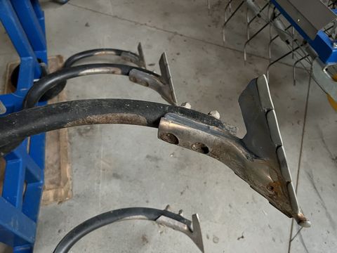 [3379-6896900-2.jpg]