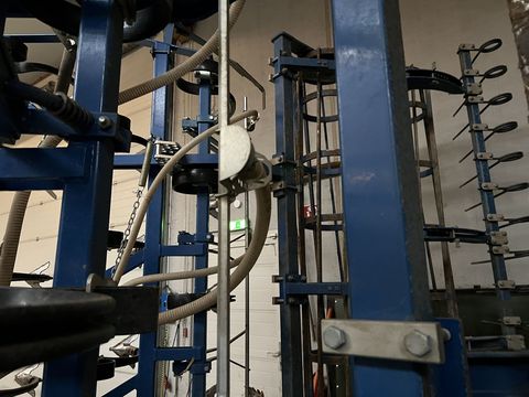 [3379-6896900-5.jpg]