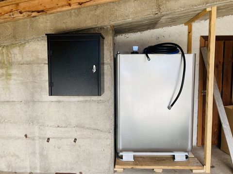 [3383-3082663-12.jpg]