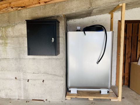 [3383-3082663-13.jpg]