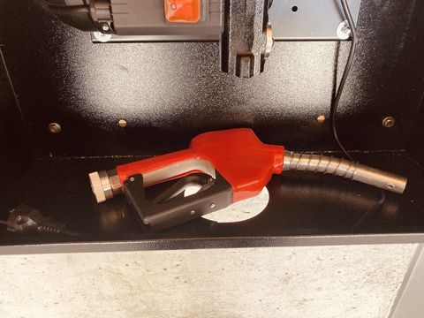 [3383-3082663-16.jpg]