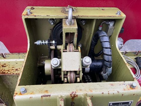 [3383-4122349-12.jpg]