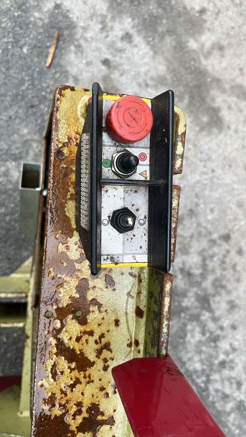 [3383-4122349-20.jpg]