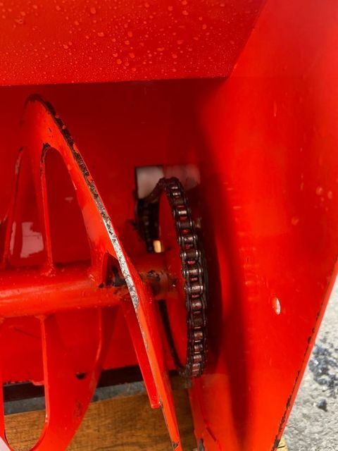 [3383-4621644-11.jpg]