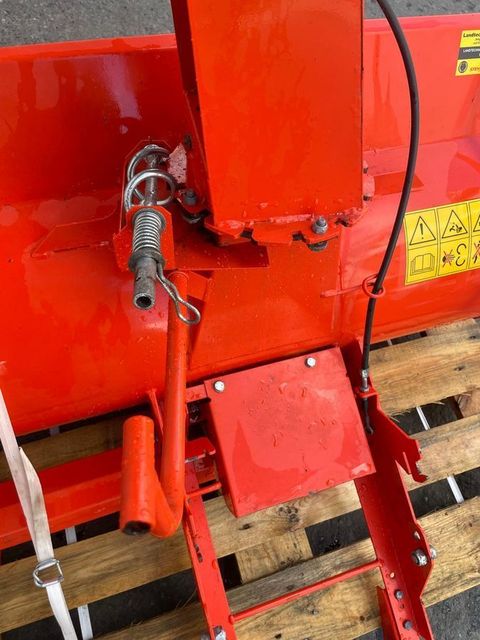 [3383-4621644-13.jpg]