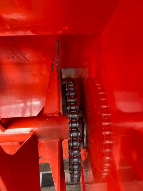 [3383-4621646-11.jpg]