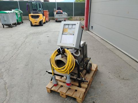 [3383-4793798-2.jpg]