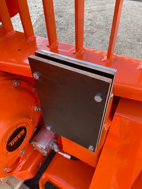 [3383-6293759-2.jpg]