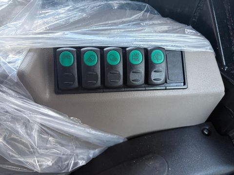 [3383-6430529-6.jpg]