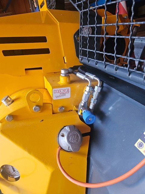 [3383-6458803-5.jpg]