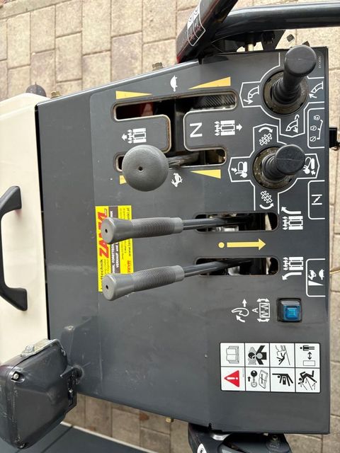 [3383-6753275-21.jpg]