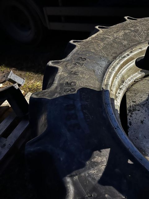 [3383-6753392-3.jpg]