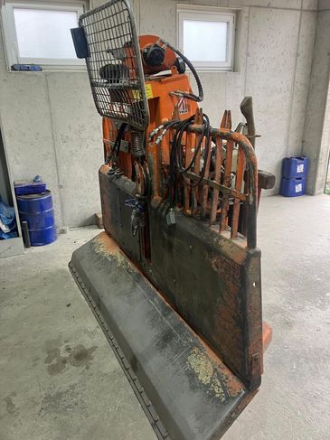 [3383-6959623-0_1.jpg]