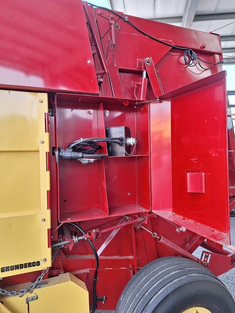 [3489-4123180-12.jpg]