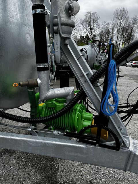 [3489-6682135-2.jpg]