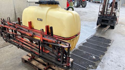 [3508-3939538-2.jpg]