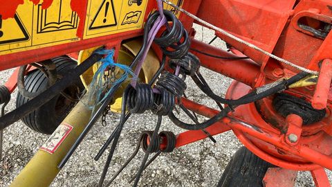 [3508-4122495-14.jpg]