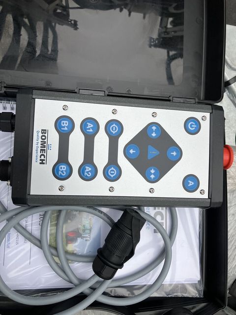 [3508-4175229-9.jpg]