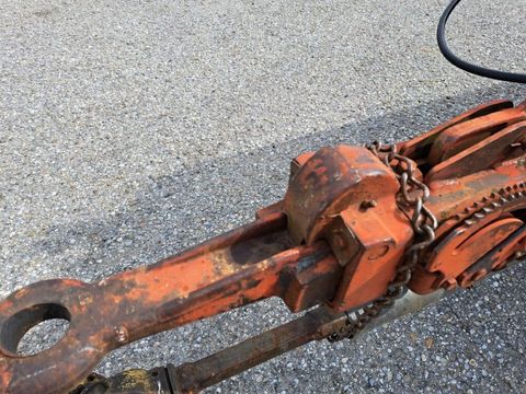 [3508-4438139-14.jpg]