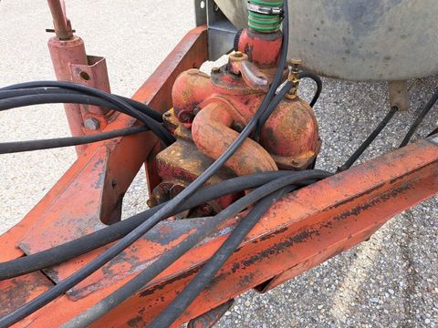 [3508-4438139-15.jpg]