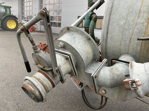 [3508-4438139-18.jpg]