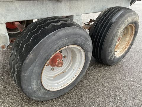 [3508-4438139-19.jpg]