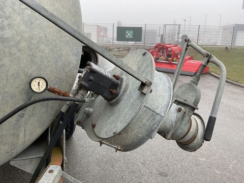 [3508-4438139-20.jpg]