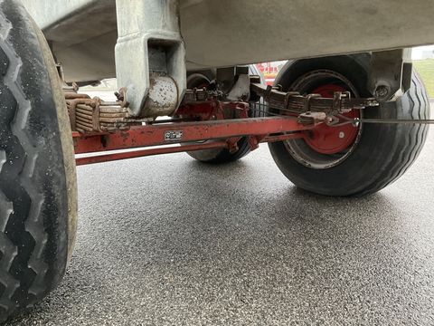 [3508-4438139-25.jpg]