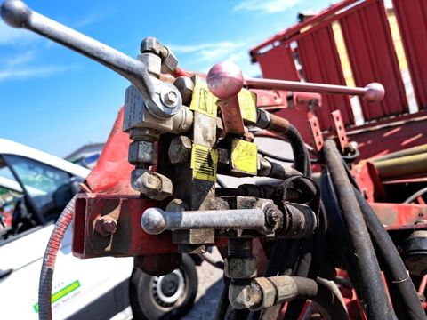 [3508-4448420-15.jpg]